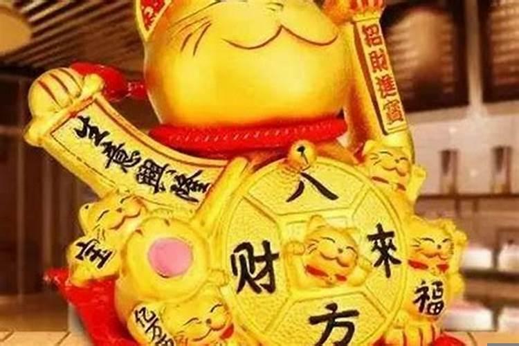 手上带的招财的吉祥物