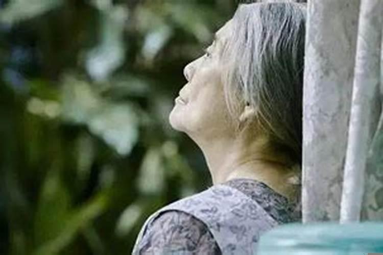梦见死去的父亲修补房子