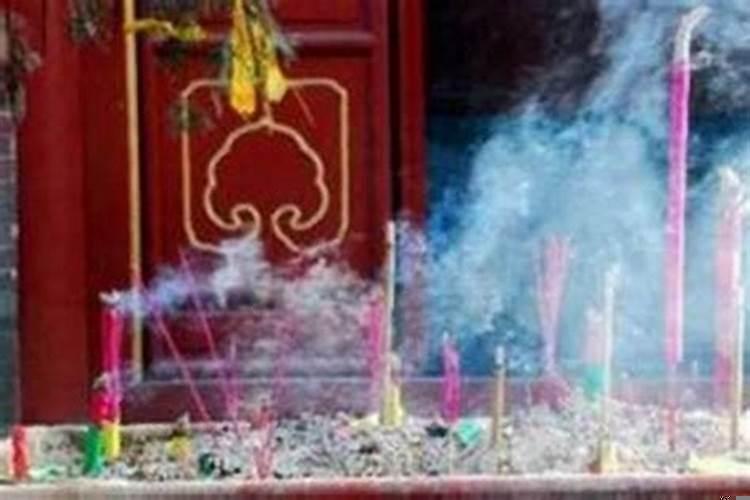 梦见去寺庙上香是怎么回事儿