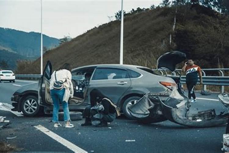 做梦梦到自己家人出车祸死了