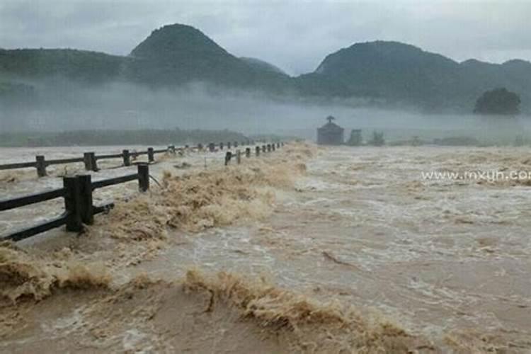 梦见死人和涨洪水
