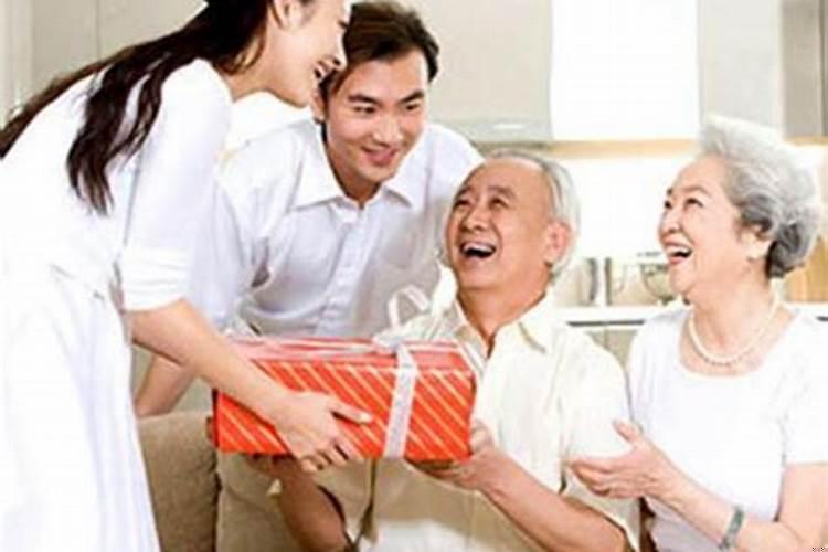 双方父母见面就订婚