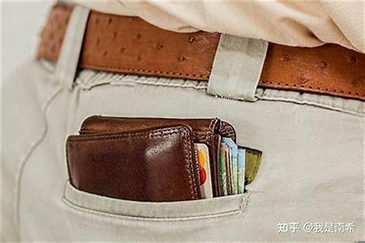 手里存不住钱，有钱就有事