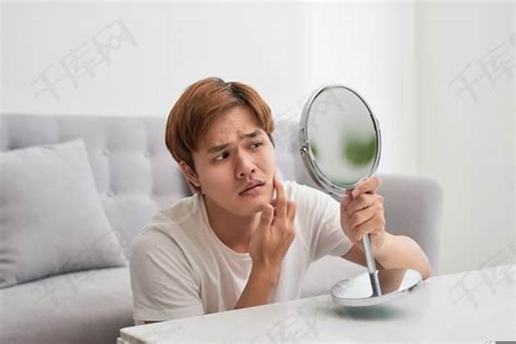 为什么看镜子感觉自己很帅