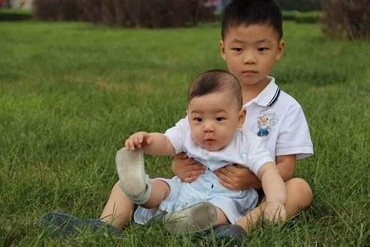 梦见儿子有两个女朋友是什么意思呀？梦见儿子有女朋友了是什么意思呢
