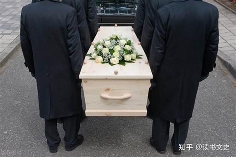 梦见已故的父亲在棺材里又活过来，做梦梦见父亲躺在棺材里