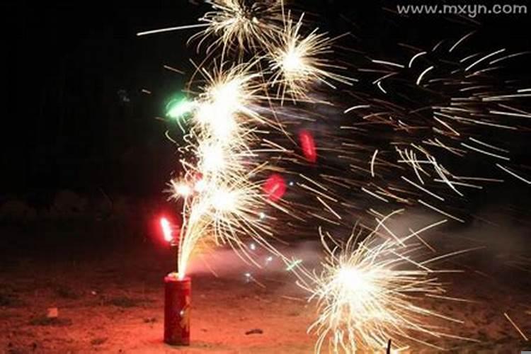 梦见放烟花爆竹好不好？梦到到处都在放鞭炮