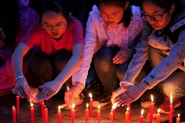 梦见祭拜死去的母亲，梦见姐姐是