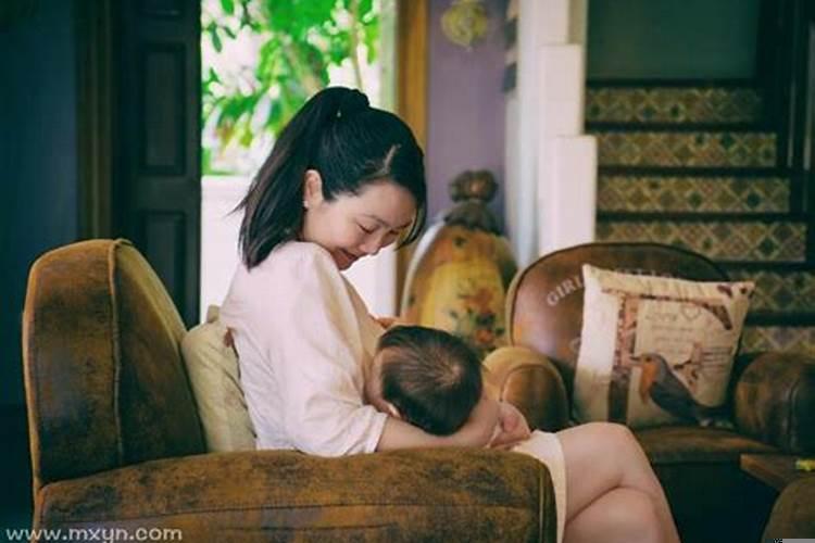 梦到和别人抢糖（梦见盖房子上梁抢了很多馒头和糖）