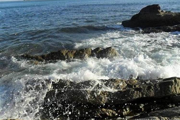 梦见水要涨潮 梦见海水潮涨潮落