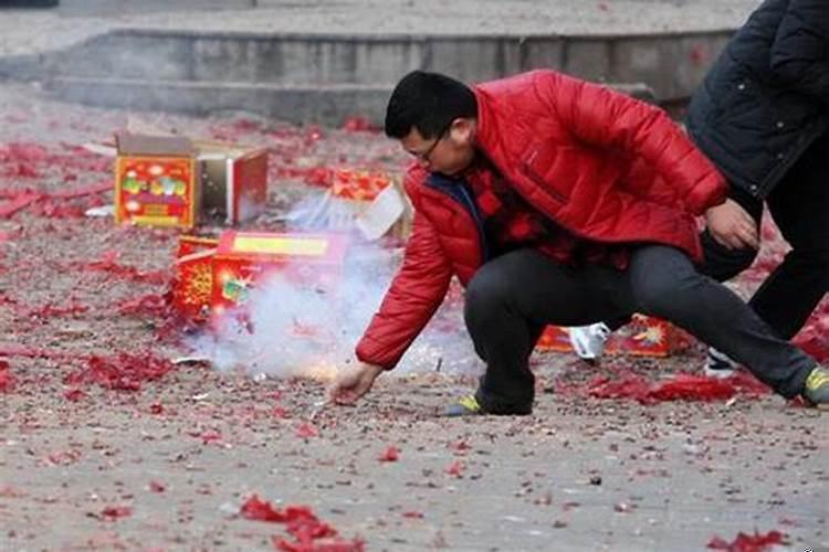 做梦梦见鞭炮有什么寓意吗？梦见放鞭炮什么预兆