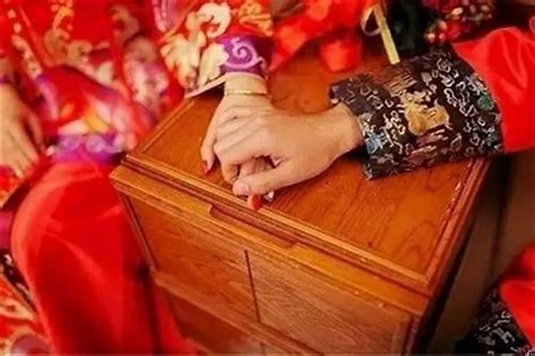结婚按男方还是女方生辰八字