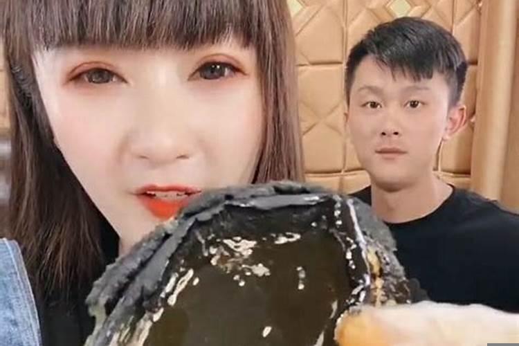 梦见又肥又大的黑色牛仔裤