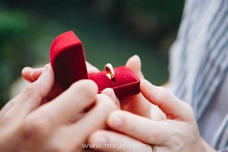 女人梦见有人向自己求婚