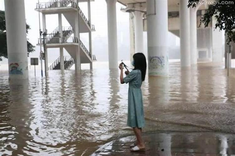 梦见涨水意味着什么