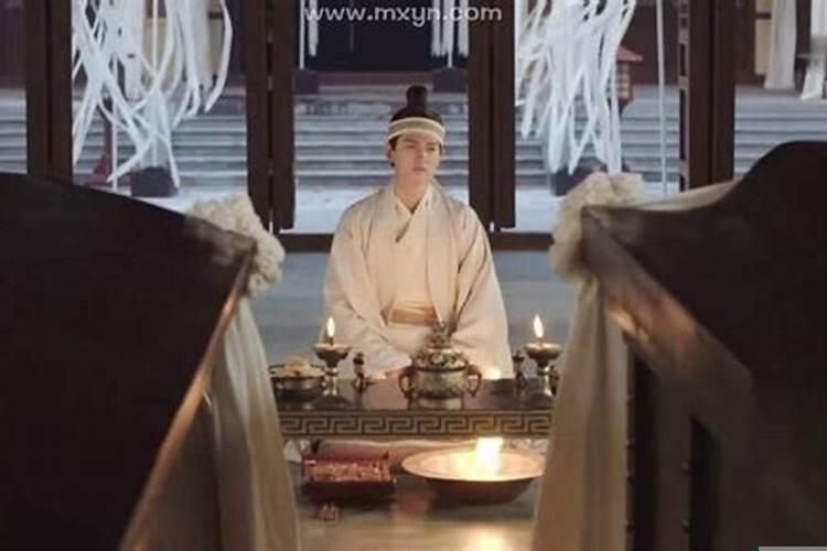 晚上梦见自己带孝去送葬什么意思