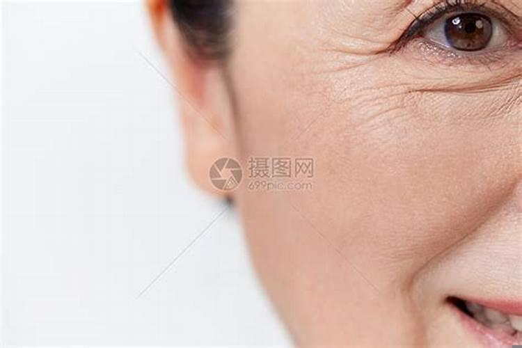 女人多大眼角有细纹