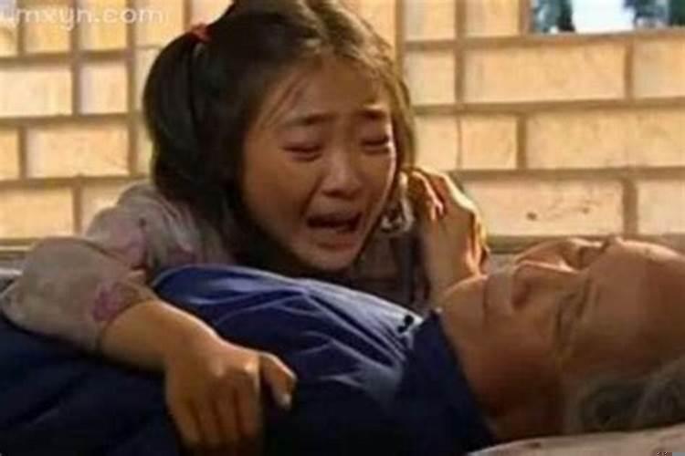 梦见蛇咬母亲什么意思