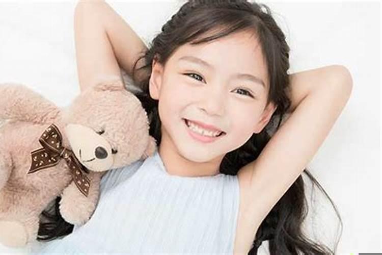 梦到女人笑是什么意思