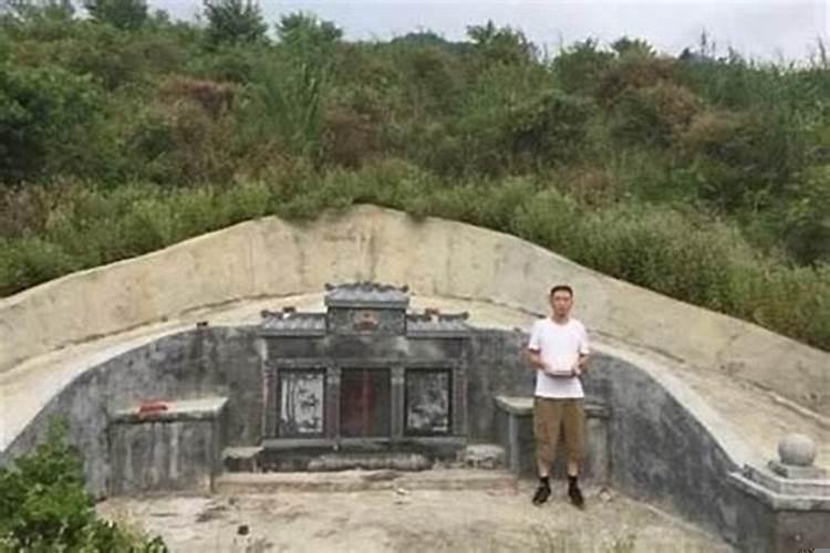 别墅院子硬化好还是铺草坪好